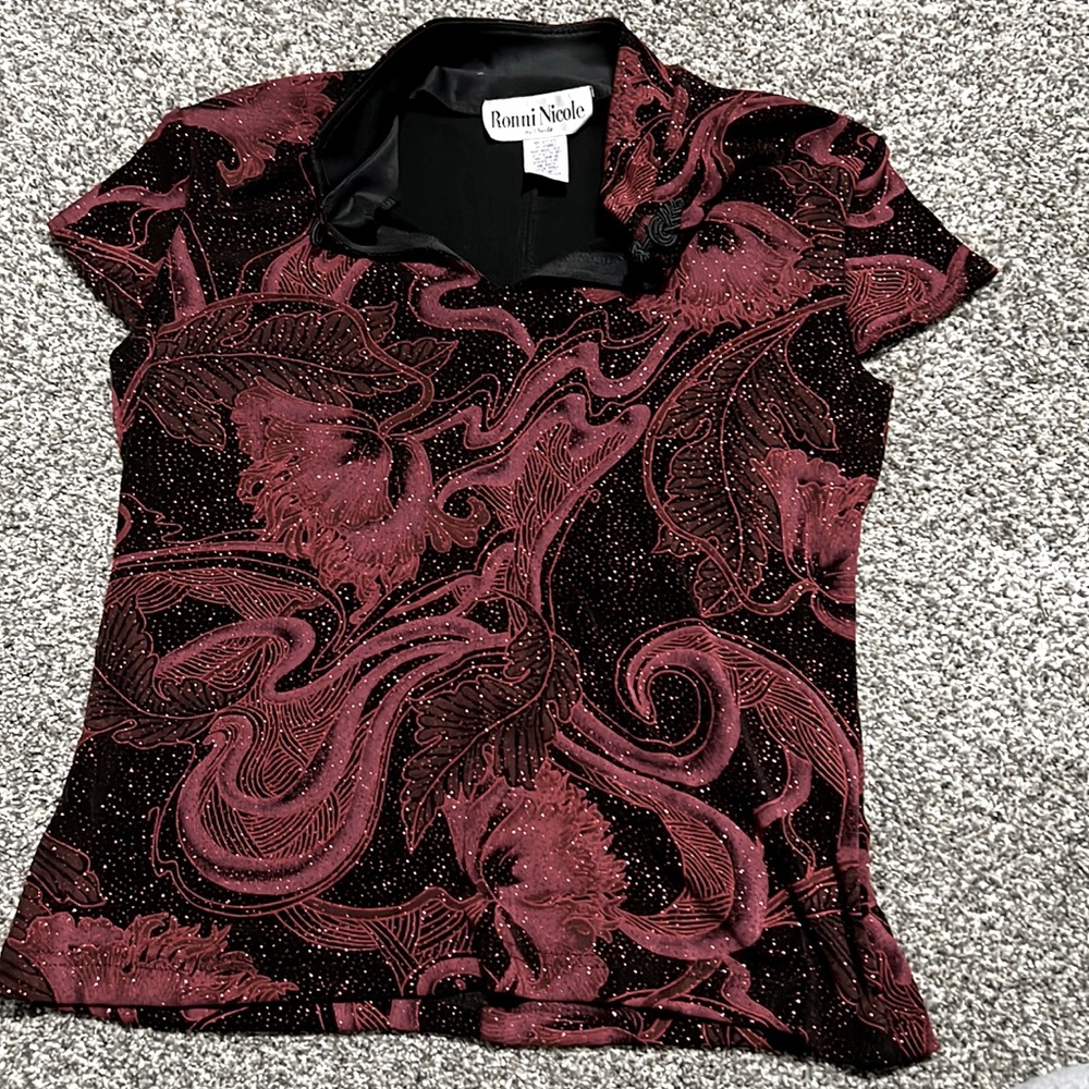 Ronni Nicole top.